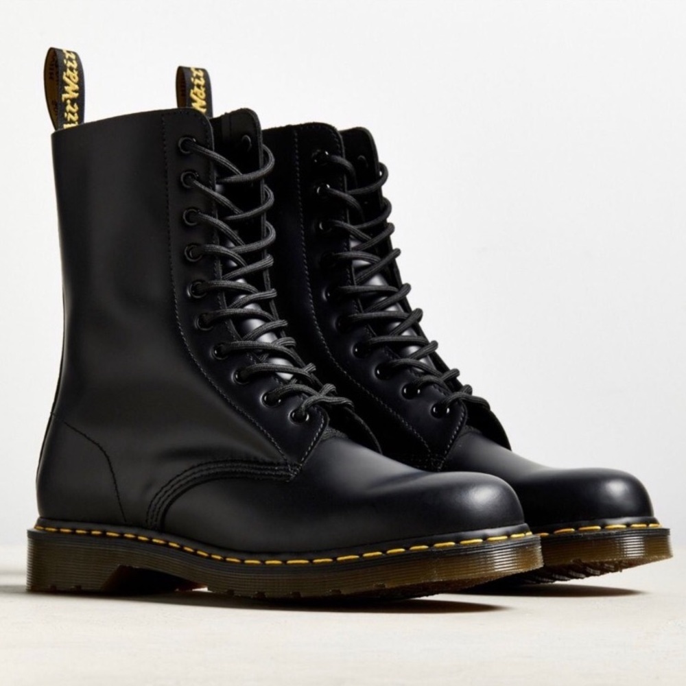 Dr. Martens 1490 10-Eye Boot in black